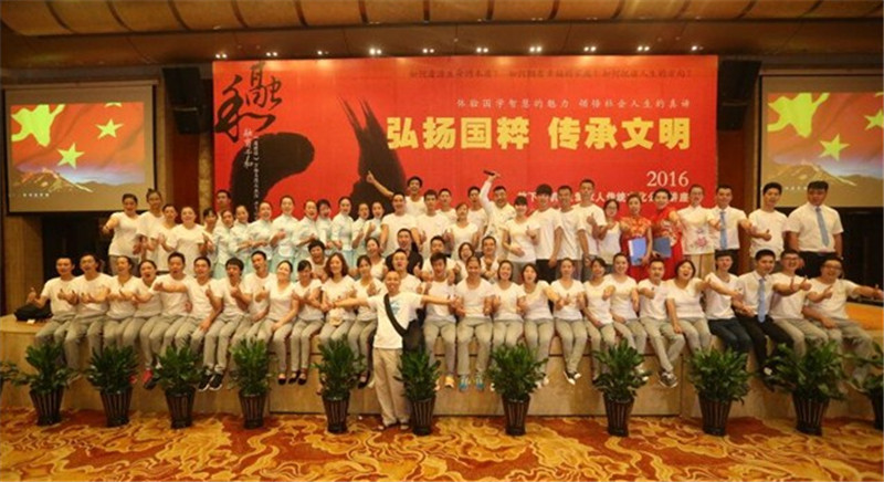 詠壽堂開(kāi)展《放下手機(jī)，關(guān)愛(ài)家人傳統(tǒng)文化公益講座》